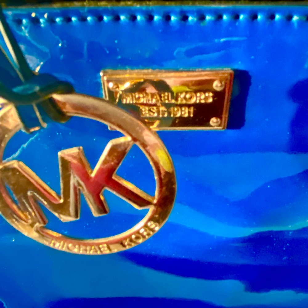 Michael Kors Royal Blue handbag Gorgeous short & hand straps new w/o tag $100.00